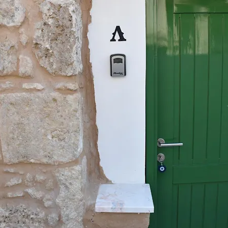 Stone דירה